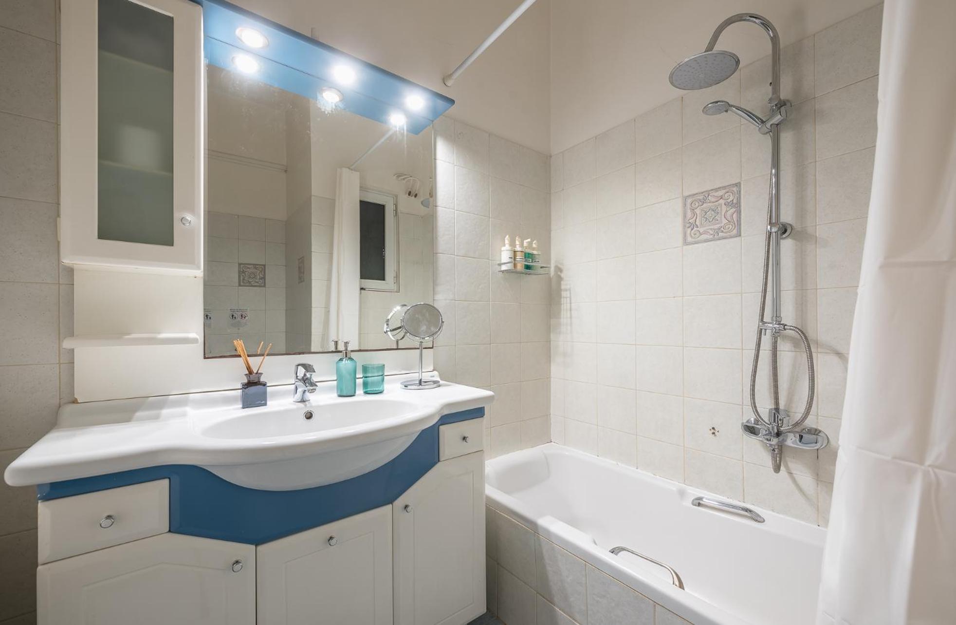 Spacious 2Bds Apt With Acropolis View In Center アテネ エクステリア 写真